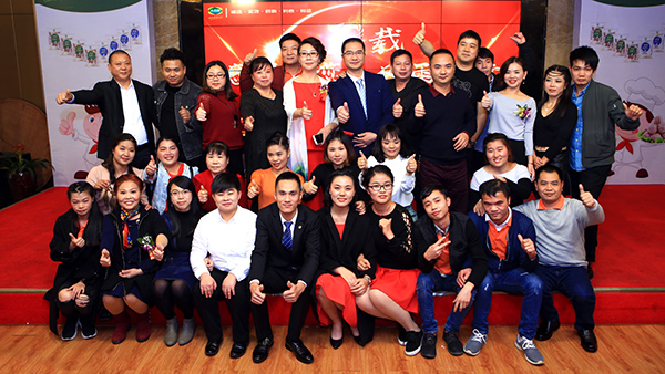 晚会合照
